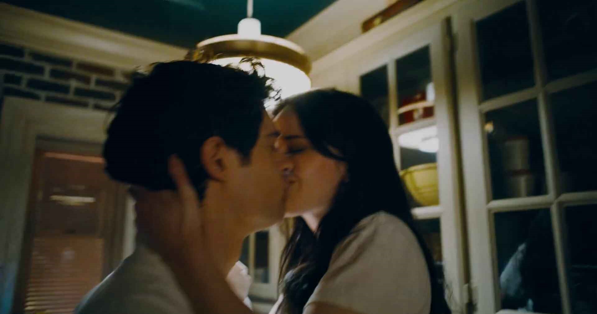 2 Superman Kiss Scenes Censored